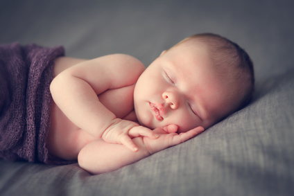 Geburt, Trauma, Geburtstrauma, Baby, Mutter, Stillen, Schlafen, Schlafprobleme, Einschlafen, Schreien, Schreibaby, Schreiambulanz, Heilung der Gebutserfahrung, Kaiserschnitt, Not-Kaiserschnitt, Krankenhaus, Medizinischer Notfall, Bonding, Körperkontakt, Regulation, Co-Regulation